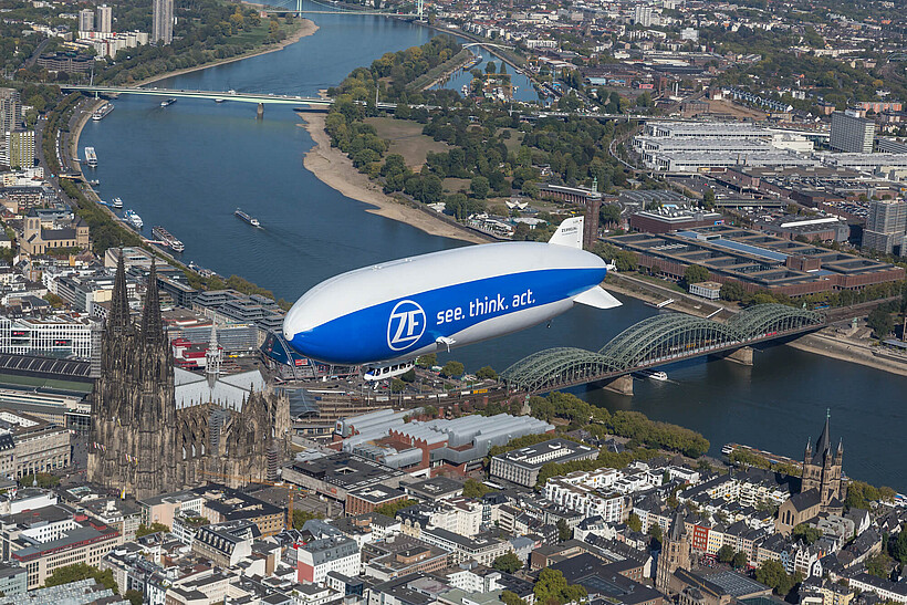 Zeppelin NT над Кёльном